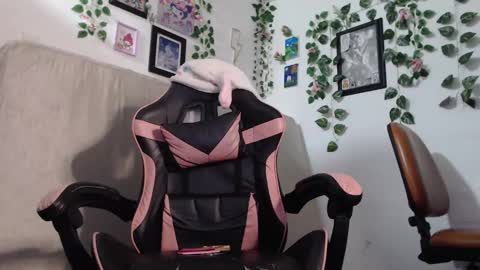 dazzayy online show from December 2024 12:52:01 AM