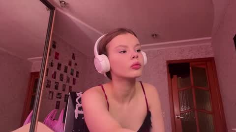 Snapshot of deanacharon chatting on June 2026 09:06:02 AM Dee online show from June 2026 09:06:02 AM