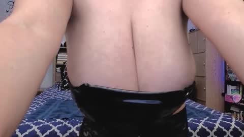 Rayna online show from November 2025 09:38:02 PM