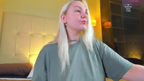 Debbie Mon Tue Fri Sun Sat GMT 3 1000am - 0400pm  online show from April 2026 05:32:02 PM