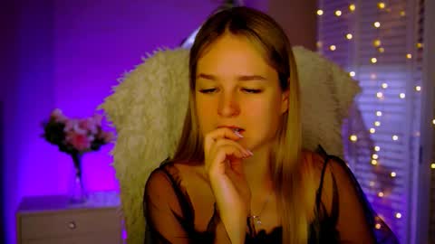 Snapshot of deboralarson chatting on November 2025 04:26:02 AM Debora online show from November 2025 04:26:02 AM