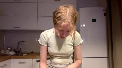 Hello My name is Sarah im new model here and little but shy. online show from December 2025 02:45:02 PM