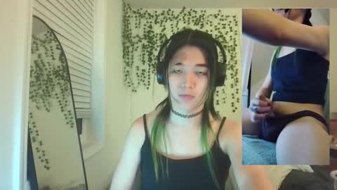 deciduousdoll online show from October 2025 06:03:01 AM