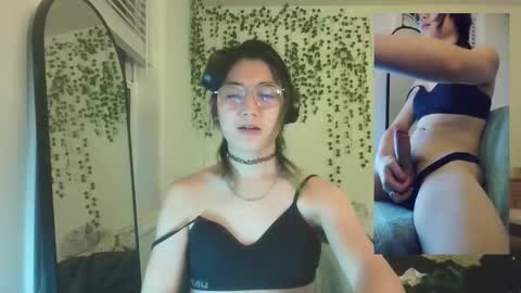 deciduousdoll online show from October 2025 05:11:02 AM