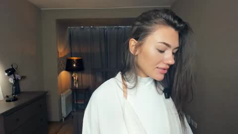 Snapshot of deidreluer chatting on April 2026 07:53:02 AM Laura online show from April 2026 07:53:02 AM