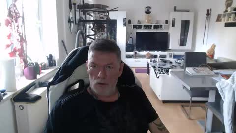 deinprinz2312 online show from February 2026 11:06:02 AM