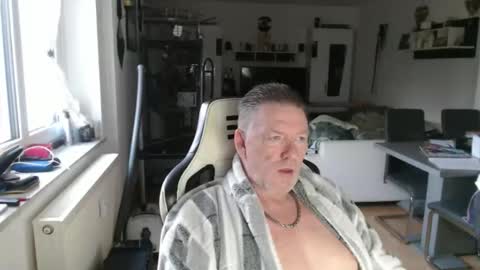 deinprinz2312 online show from April 2026 04:34:01 AM