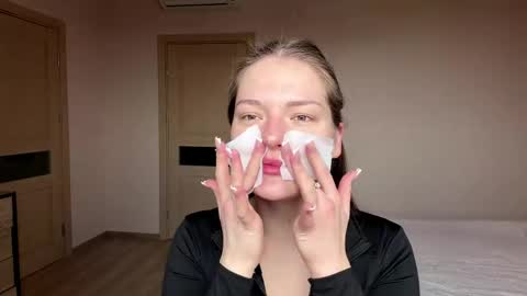 Mila online show from April 2026 08:40:01 AM