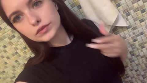 Snapshot of deliciastombaugh chatting on April 2026 05:13:02 PM Kiki online show from April 2026 05:13:02 PM