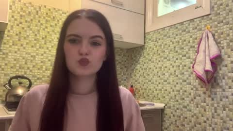 Snapshot of deliciastombaugh chatting on April 2026 05:18:01 PM Kiki online show from April 2026 05:18:01 PM