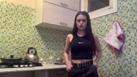 Snapshot of deliciastombaugh chatting on April 2026 05:17:01 PM Kiki online show from April 2026 05:17:01 PM