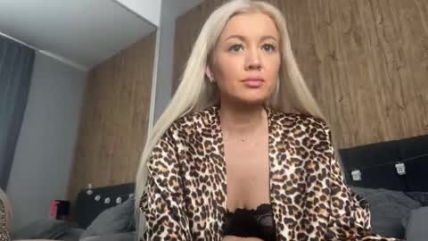 Snapshot of delicious_cloud chatting on May 2026 07:37:01 AM Mia online show from May 2026 07:37:01 AM