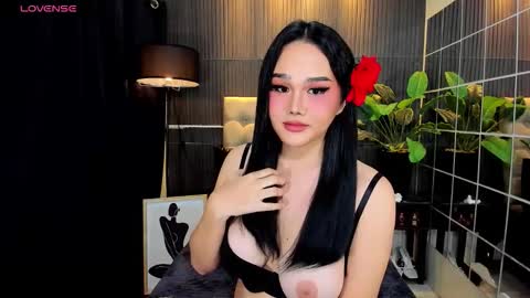 Tyra Colins online show from September 2025 07:06:02 PM