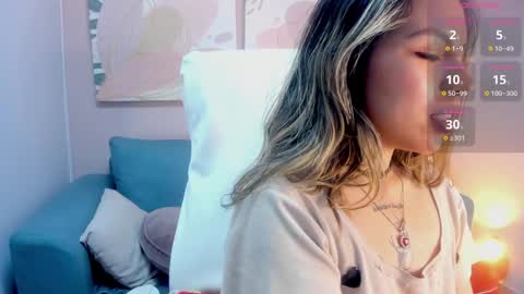 Snapshot of delilah_fix chatting on December 2024 01:49:02 PM della online show from December 2024 01:49:02 PM