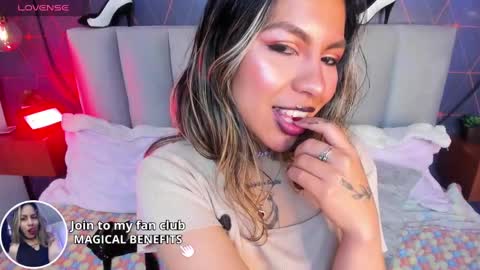 Snapshot of delilah_fix chatting on January 2025 01:56:01 PM della online show from January 2025 01:56:01 PM