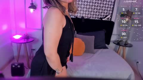 Snapshot of delilah_fix chatting on January 2025 01:38:01 PM della online show from January 2025 01:38:01 PM
