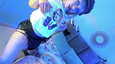 Snapshot of delilah_fix chatting on September 2025 08:33:02 PM della online show from September 2025 08:33:02 PM