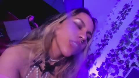 Snapshot of delilah_fix chatting on September 2025 08:57:01 PM della online show from September 2025 08:57:01 PM
