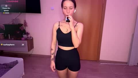 delphineframpton online show from October 2025 06:36:01 AM