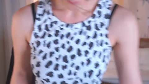 Snapshot of demetricekanady chatting on June 2026 05:16:02 AM Hi my name is Sari nice to see you in my Room online show from June 2026 05:16:02 AM
