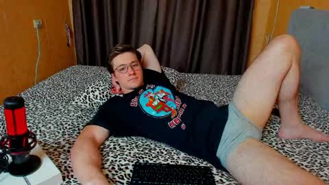 Snapshot of deni_boy99 chatting on May 2026 07:53:02 PM Deni online show from May 2026 07:53:02 PM