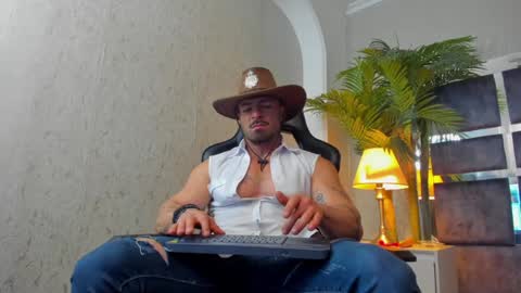 Snapshot of dennis_cox_ chatting on January 2025 01:47:01 PM dennis_cox_ online show from January 2025 01:47:01 PM