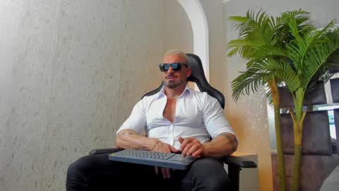 Snapshot of dennis_cox_ chatting on January 2025 12:26:02 PM dennis_cox_ online show from January 2025 12:26:02 PM