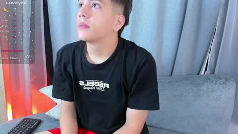 Snapshot of dennis_hills chatting on April 2026 12:25:01 PM Dennis online show from April 2026 12:25:01 PM