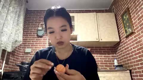 Emma online show from November 2025 12:59:02 PM