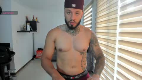 Snapshot of dereckgreen chatting on May 2026 06:23:02 PM dereckgreen online show from May 2026 06:23:02 PM
