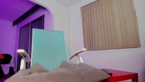 dereckhardd online show from March 2025 04:01:01 AM