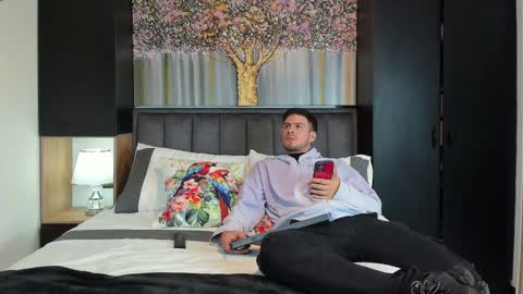 Derek Hussain online show from December 2024 11:33:02 PM