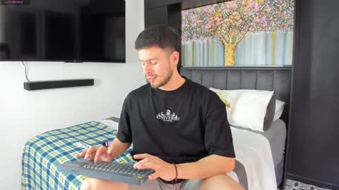 Derek Hussain online show from January 2025 07:51:02 PM