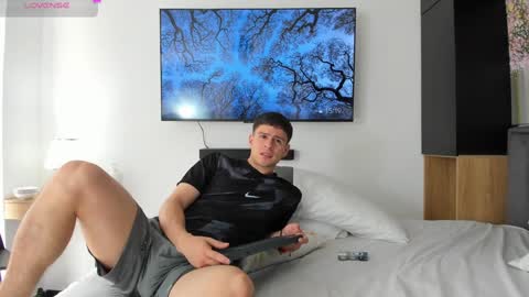 Derek Hussain online show from February 2025 08:17:02 PM