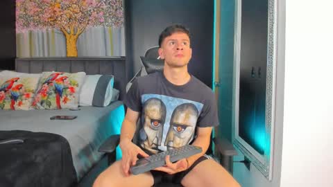 Derek Hussain online show from October 2025 02:14:02 AM