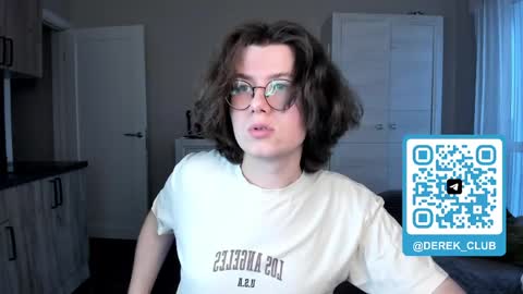 Snapshot of derek_shameless chatting on April 2026 04:26:01 PM Derek online show from April 2026 04:26:01 PM