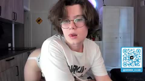 Snapshot of derek_shameless chatting on August 2026 05:04:01 PM Derek online show from August 2026 05:04:01 PM