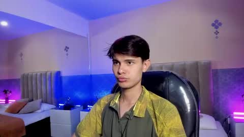 Snapshot of derek_sinn chatting on April 2026 08:01:02 PM derek_sinn online show from April 2026 08:01:02 PM