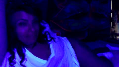 Snapshot of desertbeauty420 chatting on May 2026 01:03:01 AM desert beauty420 online show from May 2026 01:03:01 AM