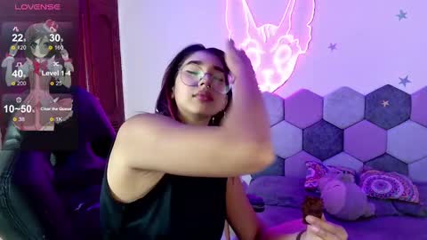 TORI AND MR. BEAR online show from January 2025 05:42:02 PM