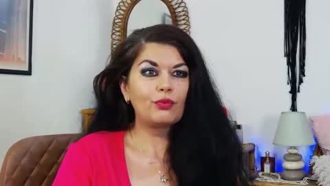 HellenMoon online show from October 2025 05:05:01 AM