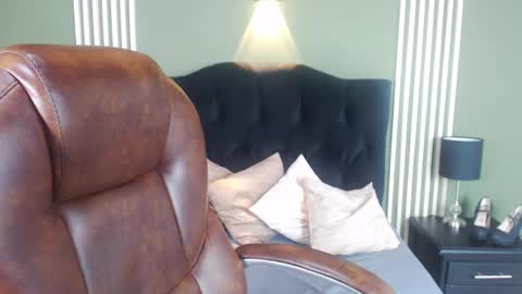 Snapshot of desiring__angel chatting on December 2024 04:17:01 PM Desiring Angel online show from December 2024 04:17:01 PM