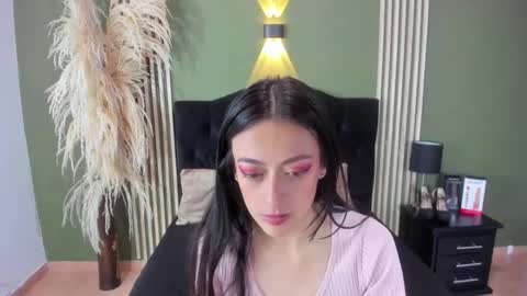 Snapshot of desiring__angel chatting on February 2025 01:30:02 AM Desiring Angel online show from February 2025 01:30:02 AM