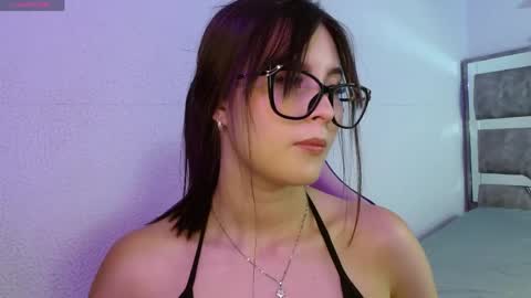 destinya_ online show from May 2026 05:07:01 PM