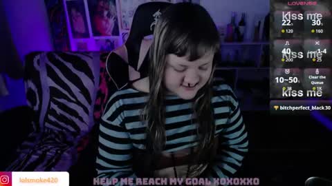 Snapshot of destroyall420 chatting on May 2026 04:01:02 PM Lola Bdsm and fries online show from May 2026 04:01:02 PM