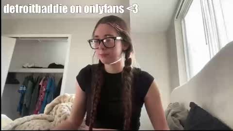 detroitbaddie online show from November 2025 02:05:04 PM