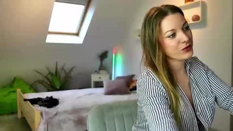 Snapshot of dettyblondie chatting on January 2025 12:49:01 PM DettyBlondie online show from January 2025 12:49:01 PM