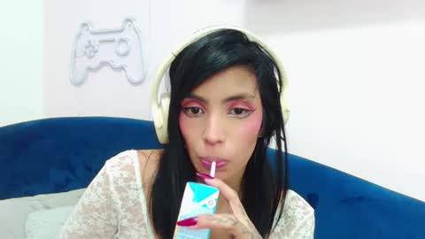 Snapshot of deuxgold chatting on August 2026 12:54:01 AM DEUX online show from August 2026 12:54:01 AM