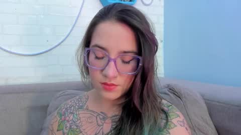 Snapshot of deva_blue chatting on February 2025 04:18:02 AM Deva Blue online show from February 2025 04:18:02 AM