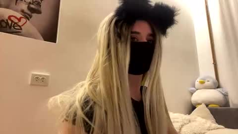 Emily online show from October 2025 05:17:01 PM